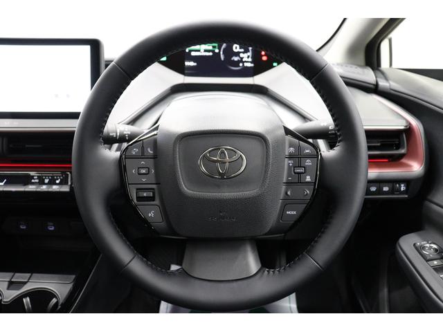 プリウス Ｚ　年次改良モデル　パノラマルーフ　Ｚ専用赤内装　寒冷地　１２．３インチコネクティッドナビ　パノラミックビューモニター　ブラインドスポットモニター　ドラレコ機能付きデジタルインナーミラー　パワートランク（66枚目）