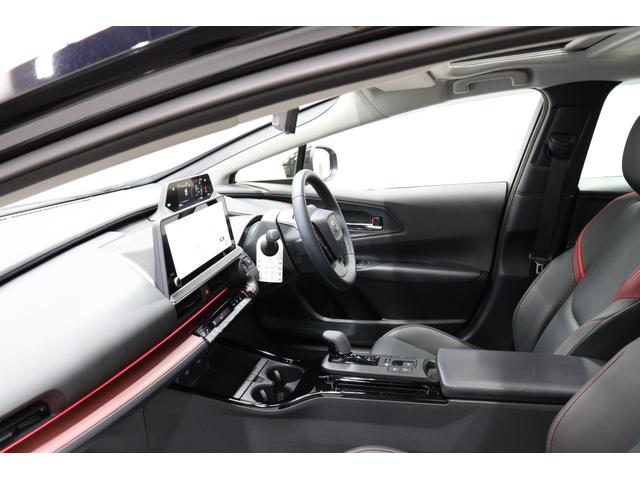 プリウス Ｚ　パノラマルーフ　Ｚグレード専用マチュアレッド内装　ドラレコ機能付デジタルミラー　全周囲モニター　ブラインドスポットモニター　１２．３インチコネクトナビ　シートヒーター＆ベンチレーション　パワートランク（41枚目）