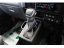 ＡＸ　丸目ＬＥＤヘッドライト　電動デフロック　バックモニター内蔵自動防眩ミラー　純正１６インチアルミホイール　デュアルモードオートマチックロッキングハブ　アルミ製サイドステップ　トヨタセーフティセンス搭載（59枚目）