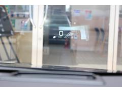 ヘッドアップディスプレイはフロントガラスの視野内に運転に必要な情報を投影します♪ 5