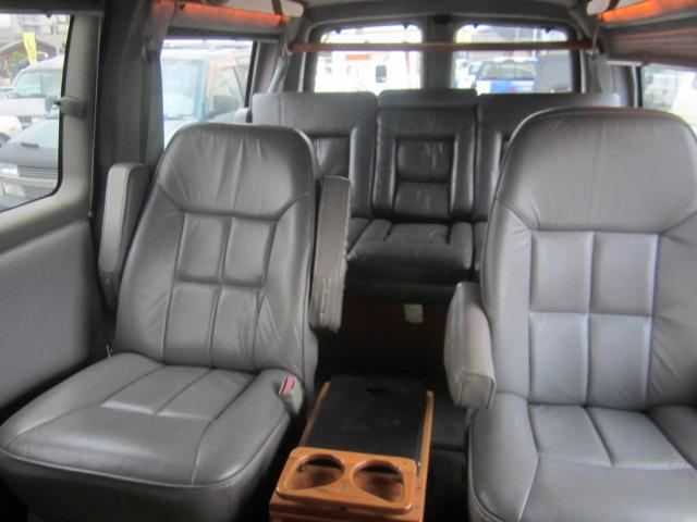 輸入車その他 ｇｍｃサバナ コンバージョン８ｎｏ 放送宣伝車 全塗装済 ５ ７ｖｏｒｔｅｃ ｒ観音ドア 革シート ｆベンチシートキット ナビ 118 0万円 平成8年 1996年 愛知県 中古車 価格 Com