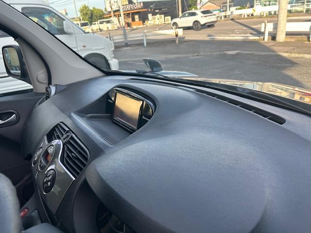 カングー １．６　ディーラー車　５速マニュアル　禁煙車　１６Ｖ　リア観音ドア　両スライドドア　ナビ　地デジ　ＡＵＸ　ＥＴＣ　ダウンモニター　ＤＶＤ　純正キーレス　下取車（22枚目）