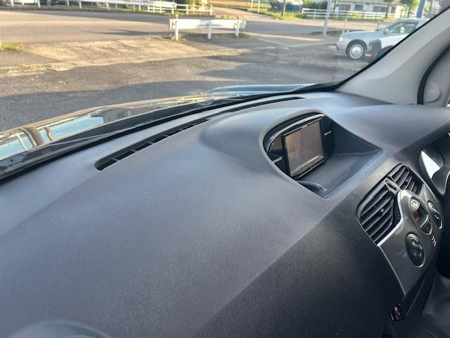カングー １．６　ディーラー車　５速マニュアル　禁煙車　１６Ｖ　リア観音ドア　両スライドドア　ナビ　地デジ　ＡＵＸ　ＥＴＣ　ダウンモニター　ＤＶＤ　純正キーレス　下取車（23枚目）
