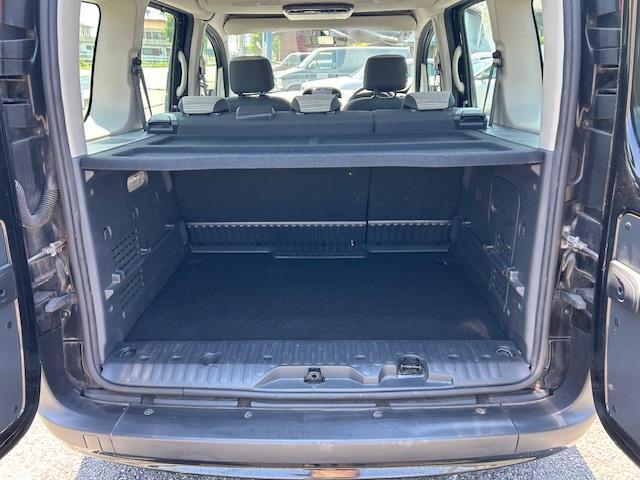 カングー １．６　ディーラー車　５速マニュアル　禁煙車　１６Ｖ　リア観音ドア　両スライドドア　ナビ　地デジ　ＡＵＸ　ＥＴＣ　ダウンモニター　ＤＶＤ　純正キーレス　下取車（29枚目）