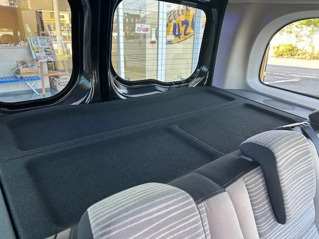カングー １．６　ディーラー車　５速マニュアル　禁煙車　１６Ｖ　リア観音ドア　両スライドドア　ナビ　地デジ　ＡＵＸ　ＥＴＣ　ダウンモニター　ＤＶＤ　純正キーレス　下取車（30枚目）