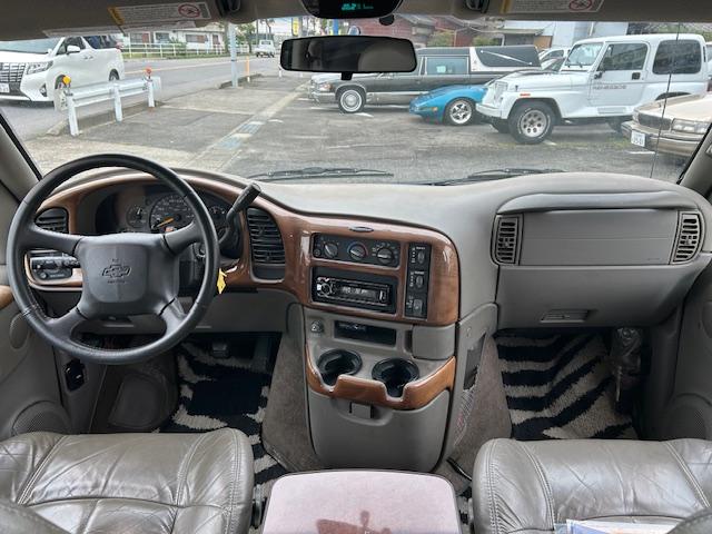 シボレーアストロ LT D車 AWD 1No(NOx/PM適合)メーカーOP(スポーツマフラー・フルフラットベッドキット・ウッドパネル・ラゲッジマット・フロアコンソール)革シート ヒッチ 自社顧客下取車(4枚目)