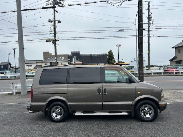 シボレーアストロ LT D車 AWD 1No(NOx/PM適合)メーカーOP(スポーツマフラー・フルフラットベッドキット・ウッドパネル・ラゲッジマット・フロアコンソール)革シート ヒッチ 自社顧客下取車(16枚目)