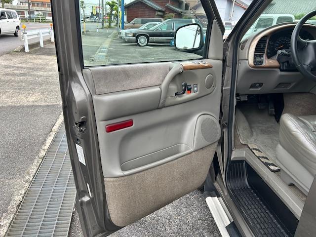 シボレーアストロ LT D車 AWD 1No(NOx/PM適合)メーカーOP(スポーツマフラー・フルフラットベッドキット・ウッドパネル・ラゲッジマット・フロアコンソール)革シート ヒッチ 自社顧客下取車(27枚目)