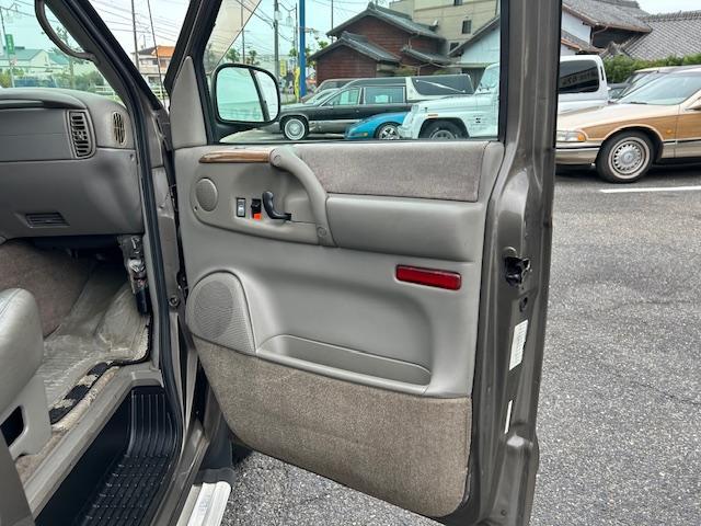 シボレーアストロ LT D車 AWD 1No(NOx/PM適合)メーカーOP(スポーツマフラー・フルフラットベッドキット・ウッドパネル・ラゲッジマット・フロアコンソール)革シート ヒッチ 自社顧客下取車(28枚目)