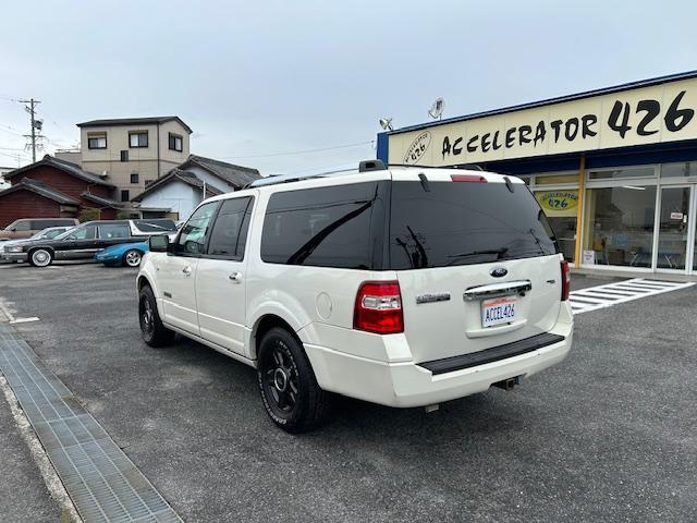エクスペディション リミテッド　ロングボディ（長さ５６３ｃｍ）　４ＷＤ　サンルーフ　革シート　サイド出しマフラー　電動サイドステップ＆リアゲート　ヒッチ　純正１７ＡＷ　ＬＥＤヘッド　バックカメラ　ドラレコ　ＥＴＣ　キーレス　下取車（3枚目）