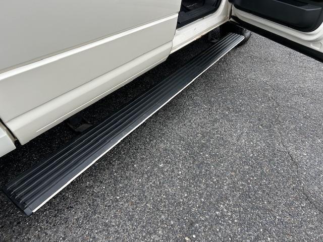 エクスペディション リミテッド　ロングボディ（長さ５６３ｃｍ）　４ＷＤ　サンルーフ　革シート　サイド出しマフラー　電動サイドステップ＆リアゲート　ヒッチ　純正１７ＡＷ　ＬＥＤヘッド　バックカメラ　ドラレコ　ＥＴＣ　キーレス　下取車（11枚目）