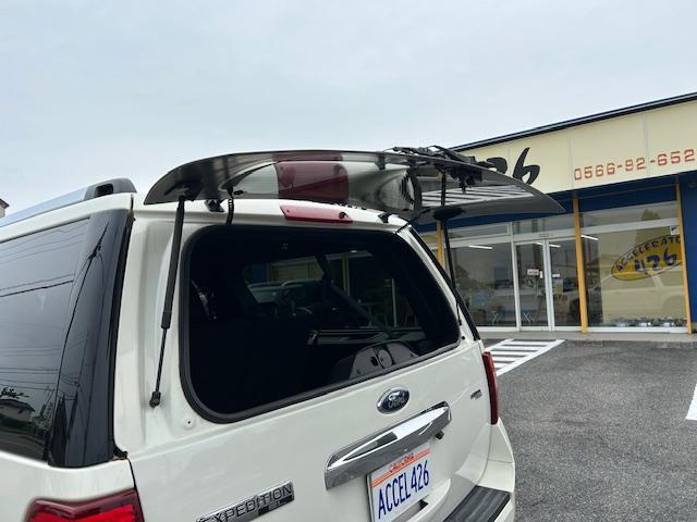 エクスペディション リミテッド　ロングボディ（長さ５６３ｃｍ）　４ＷＤ　サンルーフ　革シート　サイド出しマフラー　電動サイドステップ＆リアゲート　ヒッチ　純正１７ＡＷ　ＬＥＤヘッド　バックカメラ　ドラレコ　ＥＴＣ　キーレス　下取車（16枚目）