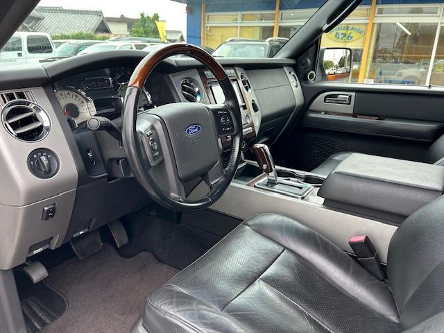 エクスペディション リミテッド　ロングボディ（長さ５６３ｃｍ）　４ＷＤ　サンルーフ　革シート　サイド出しマフラー　電動サイドステップ＆リアゲート　ヒッチ　純正１７ＡＷ　ＬＥＤヘッド　バックカメラ　ドラレコ　ＥＴＣ　キーレス　下取車（17枚目）