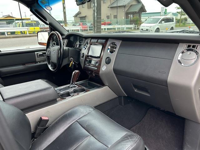 エクスペディション リミテッド　ロングボディ（長さ５６３ｃｍ）　４ＷＤ　サンルーフ　革シート　サイド出しマフラー　電動サイドステップ＆リアゲート　ヒッチ　純正１７ＡＷ　ＬＥＤヘッド　バックカメラ　ドラレコ　ＥＴＣ　キーレス　下取車（18枚目）