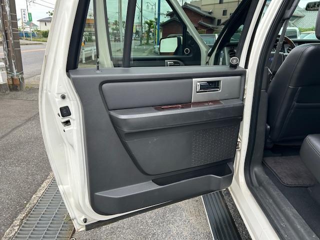 エクスペディション リミテッド　ロングボディ（長さ５６３ｃｍ）　４ＷＤ　サンルーフ　革シート　サイド出しマフラー　電動サイドステップ＆リアゲート　ヒッチ　純正１７ＡＷ　ＬＥＤヘッド　バックカメラ　ドラレコ　ＥＴＣ　キーレス　下取車（23枚目）