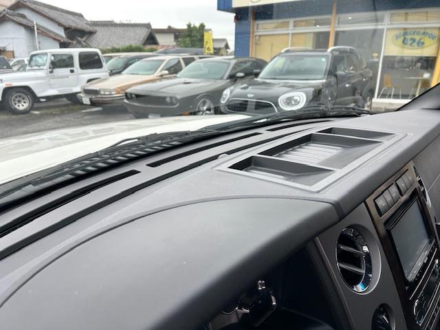エクスペディション リミテッド　ロングボディ（長さ５６３ｃｍ）　４ＷＤ　サンルーフ　革シート　サイド出しマフラー　電動サイドステップ＆リアゲート　ヒッチ　純正１７ＡＷ　ＬＥＤヘッド　バックカメラ　ドラレコ　ＥＴＣ　キーレス　下取車（26枚目）