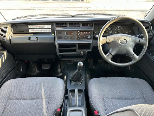 コンフォート ＤＸ　元教習車　ＬＰＧ仕様　５速マニュアル車　法人１オーナー　禁煙車　純正（スチールホイール・センターキャップ・ワイドサイドバイザー・コーナーポール・フォグランプ・デジタル時計・フロアマット）（6枚目）