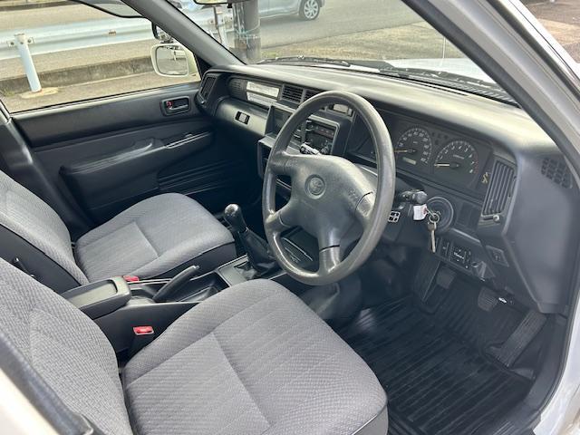 コンフォート ＤＸ　元教習車　ＬＰＧ仕様　５速マニュアル車　法人１オーナー　禁煙車　純正（スチールホイール・センターキャップ・ワイドサイドバイザー・コーナーポール・フォグランプ・デジタル時計・フロアマット）（16枚目）