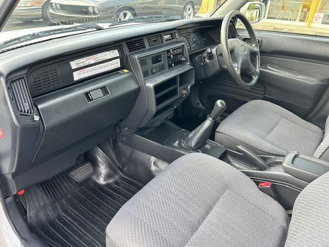 コンフォート ＤＸ　元教習車　ＬＰＧ仕様　５速マニュアル車　法人１オーナー　禁煙車　純正（スチールホイール・センターキャップ・ワイドサイドバイザー・コーナーポール・フォグランプ・デジタル時計・フロアマット）（17枚目）