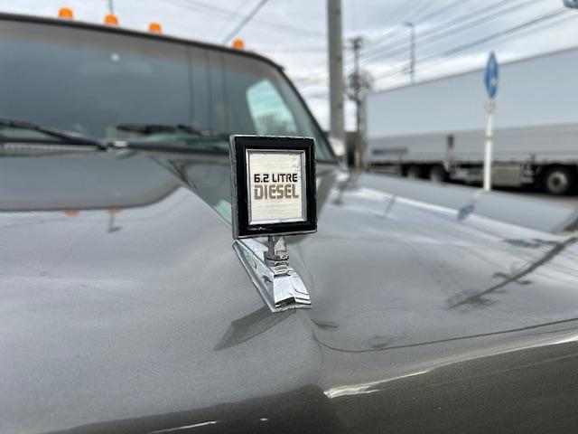 シボレーサバーバン 　シルバラード　新車並行　６．２ディーゼル　４ＷＤ　リフトアップ　社外ショック　社外１５ＡＷ　Ｆベンチシートキット　ヒッチ　ＳＤナビ　Ｂｌｕｅｔｏｏｔｈ　地デジ　ＥＴＣ　天井張替済　自社顧客下取車（5枚目）