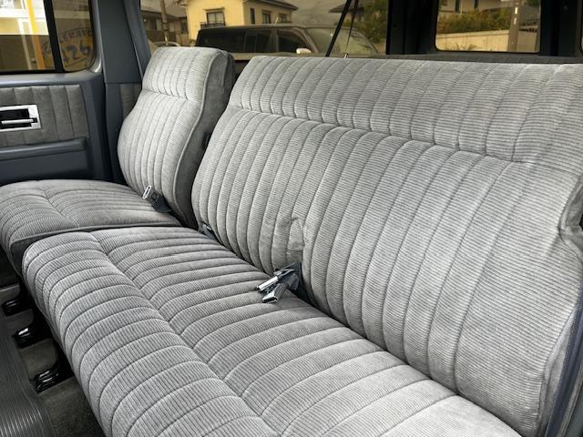 シボレーサバーバン 　シルバラード　新車並行　６．２ディーゼル　４ＷＤ　リフトアップ　社外ショック　社外１５ＡＷ　Ｆベンチシートキット　ヒッチ　ＳＤナビ　Ｂｌｕｅｔｏｏｔｈ　地デジ　ＥＴＣ　天井張替済　自社顧客下取車（8枚目）