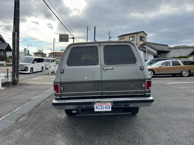 シボレーサバーバン 　シルバラード　新車並行　６．２ディーゼル　４ＷＤ　リフトアップ　社外ショック　社外１５ＡＷ　Ｆベンチシートキット　ヒッチ　ＳＤナビ　Ｂｌｕｅｔｏｏｔｈ　地デジ　ＥＴＣ　天井張替済　自社顧客下取車（15枚目）