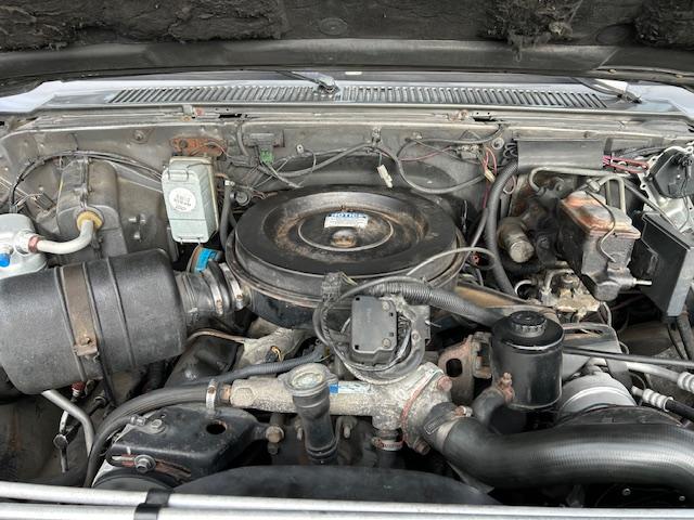 シボレーサバーバン 　シルバラード　新車並行　６．２ディーゼル　４ＷＤ　リフトアップ　社外ショック　社外１５ＡＷ　Ｆベンチシートキット　ヒッチ　ＳＤナビ　Ｂｌｕｅｔｏｏｔｈ　地デジ　ＥＴＣ　天井張替済　自社顧客下取車（16枚目）