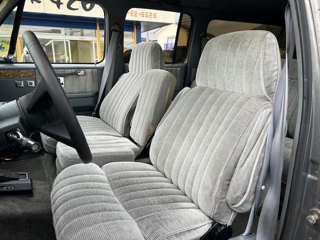 シボレーサバーバン 　シルバラード　新車並行　６．２ディーゼル　４ＷＤ　リフトアップ　社外ショック　社外１５ＡＷ　Ｆベンチシートキット　ヒッチ　ＳＤナビ　Ｂｌｕｅｔｏｏｔｈ　地デジ　ＥＴＣ　天井張替済　自社顧客下取車（20枚目）