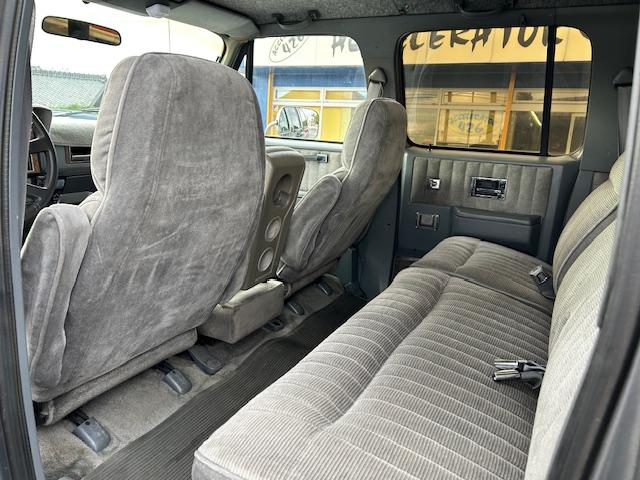 シボレーサバーバン 　シルバラード　新車並行　６．２ディーゼル　４ＷＤ　リフトアップ　社外ショック　社外１５ＡＷ　Ｆベンチシートキット　ヒッチ　ＳＤナビ　Ｂｌｕｅｔｏｏｔｈ　地デジ　ＥＴＣ　天井張替済　自社顧客下取車（22枚目）