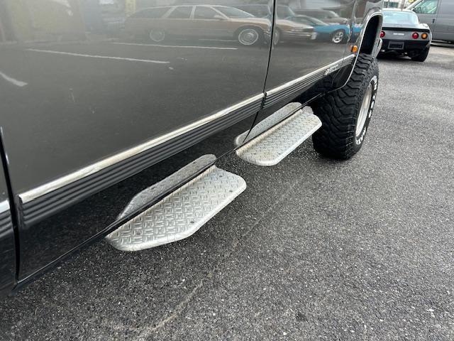 シボレーサバーバン 　シルバラード　新車並行　６．２ディーゼル　４ＷＤ　リフトアップ　社外ショック　社外１５ＡＷ　Ｆベンチシートキット　ヒッチ　ＳＤナビ　Ｂｌｕｅｔｏｏｔｈ　地デジ　ＥＴＣ　天井張替済　自社顧客下取車（32枚目）