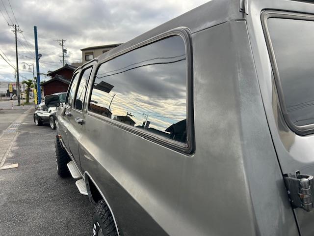 シボレーサバーバン 　シルバラード　新車並行　６．２ディーゼル　４ＷＤ　リフトアップ　社外ショック　社外１５ＡＷ　Ｆベンチシートキット　ヒッチ　ＳＤナビ　Ｂｌｕｅｔｏｏｔｈ　地デジ　ＥＴＣ　天井張替済　自社顧客下取車（43枚目）