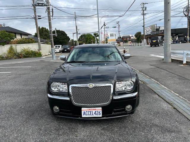 クライスラー・３００Ｃ ５．７ＨＥＭＩ　サンルーフ　革シート　全席シートヒーター　ウッドコンビステアリング　２２ＡＷ（ＷＯＲＫ）　マフラー（Ｂｏｒｌａ）　純正キーレス　ナビ　ＳＤ　ＤＶＤ　ＵＳＢ　Ｂｌｕｅｔｏｏｔｈ　ＴＶ（14枚目）