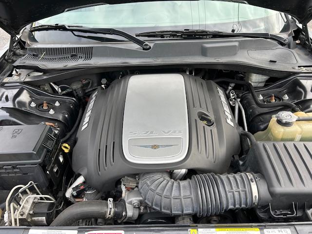クライスラー・３００Ｃ ５．７ＨＥＭＩ　サンルーフ　革シート　全席シートヒーター　ウッドコンビステアリング　２２ＡＷ（ＷＯＲＫ）　マフラー（Ｂｏｒｌａ）　純正キーレス　ナビ　ＳＤ　ＤＶＤ　ＵＳＢ　Ｂｌｕｅｔｏｏｔｈ　ＴＶ（32枚目）