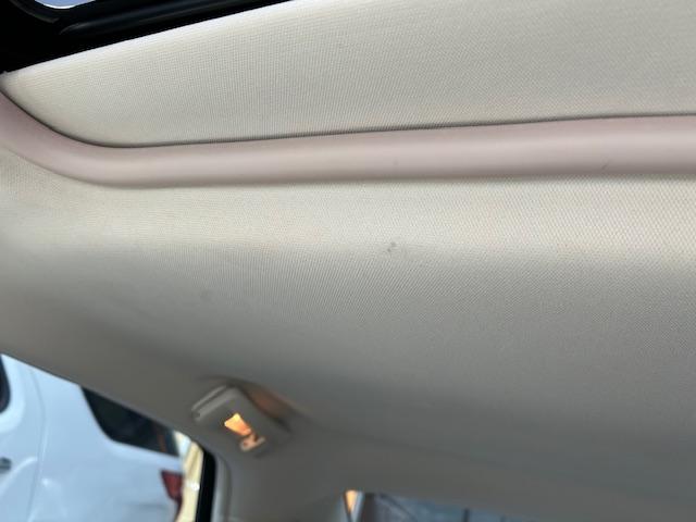 クライスラー・３００Ｃ ５．７ＨＥＭＩ　サンルーフ　革シート　全席シートヒーター　ウッドコンビステアリング　２２ＡＷ（ＷＯＲＫ）　マフラー（Ｂｏｒｌａ）　純正キーレス　ナビ　ＳＤ　ＤＶＤ　ＵＳＢ　Ｂｌｕｅｔｏｏｔｈ　ＴＶ（44枚目）