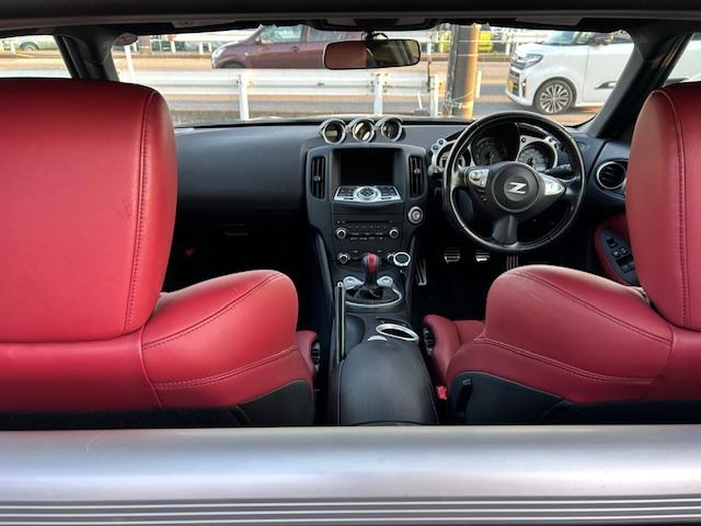 フェアレディＺ ４０ｔｈアニバーサリー　２オーナー　記録簿９枚　純正ＲＡＹＳ鍛造１９ＡＷ　コンビシート（革／ベロア・電動）　純正ＨＤＤナビ　ＣＤ　ＤＶＤ　地デジ　ＡＵＸ　Ｂｌｕｅｔｏｏｔｈ　バックカメラ　ＥＴＣ　ＨＩＤ　スマートキー　下取車（11枚目）