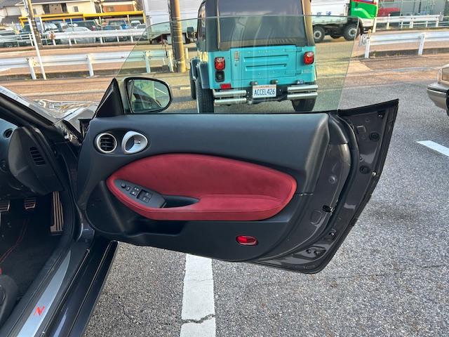 フェアレディＺ ４０ｔｈアニバーサリー　２オーナー　記録簿９枚　純正ＲＡＹＳ鍛造１９ＡＷ　コンビシート（革／ベロア・電動）　純正ＨＤＤナビ　ＣＤ　ＤＶＤ　地デジ　ＡＵＸ　Ｂｌｕｅｔｏｏｔｈ　バックカメラ　ＥＴＣ　ＨＩＤ　スマートキー　下取車（19枚目）