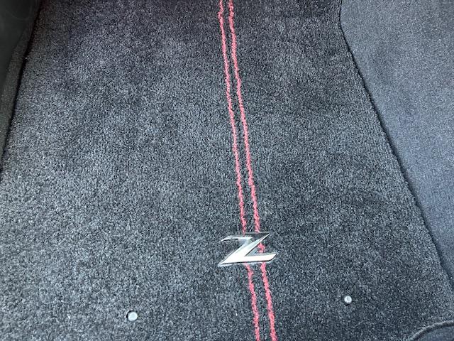 フェアレディＺ ４０ｔｈアニバーサリー　２オーナー　記録簿９枚　純正ＲＡＹＳ鍛造１９ＡＷ　コンビシート（革／ベロア・電動）　純正ＨＤＤナビ　ＣＤ　ＤＶＤ　地デジ　ＡＵＸ　Ｂｌｕｅｔｏｏｔｈ　バックカメラ　ＥＴＣ　ＨＩＤ　スマートキー　下取車（24枚目）