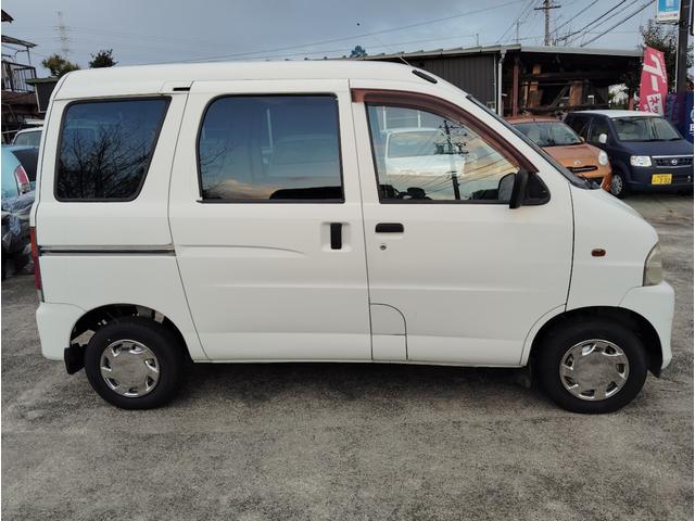 ハイゼットカーゴ クルーズ　ユーザー買取　５ＭＴ　両側スライドドア　エアコン　パワステ　パワーウィンドウ　集中ドアロック　キーレスキー　取扱説明書　メンテナンスノート（4枚目）