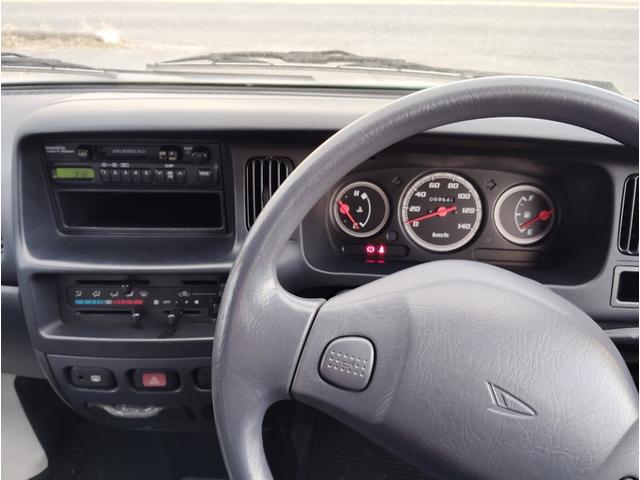 ハイゼットカーゴ クルーズ　ユーザー買取　５ＭＴ　両側スライドドア　エアコン　パワステ　パワーウィンドウ　集中ドアロック　キーレスキー　取扱説明書　メンテナンスノート（10枚目）