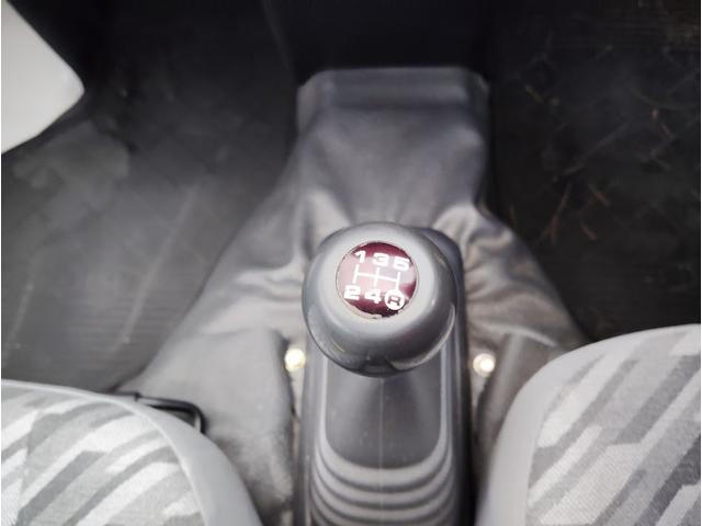 ハイゼットカーゴ クルーズ　ユーザー買取　５ＭＴ　両側スライドドア　エアコン　パワステ　パワーウィンドウ　集中ドアロック　キーレスキー　取扱説明書　メンテナンスノート（13枚目）