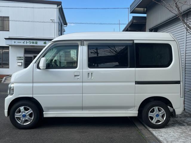 バモスホビオ Ｇ　４ＷＤ　軽キャン　４ＷＤ　車中泊　ホワイトハウス仕様　就寝人数２人　キッチン　給水／排水タンク　シャワー　テーブル　網戸（2枚目）