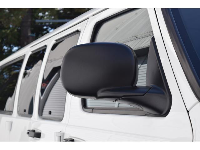 ダッジ・ラム ミディアム 3列シート フルフラットシート リアサイド観音ドア ナビ ETC カスタムグリル クルーズコントロール キーレス 16インチクロームホイール BFグッドリッチホワイトレタータイヤ(6枚目)