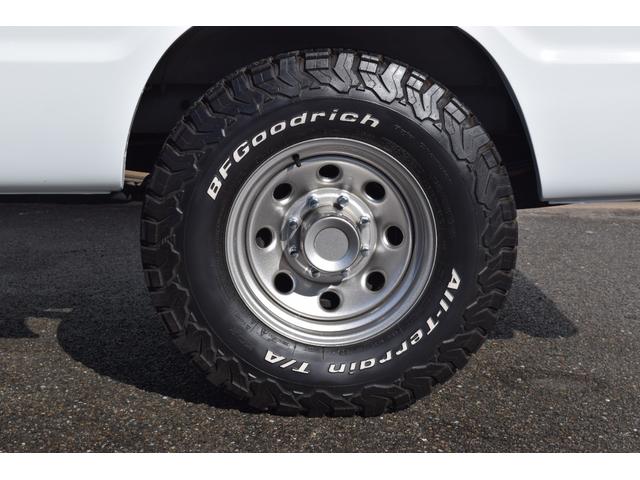 ダッジ・ラム ミディアム 3列シート フルフラットシート リアサイド観音ドア ナビ ETC カスタムグリル クルーズコントロール キーレス 16インチクロームホイール BFグッドリッチホワイトレタータイヤ(10枚目)