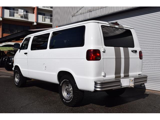 ダッジ・ラム ミディアム 3列シート フルフラットシート リアサイド観音ドア ナビ ETC カスタムグリル クルーズコントロール キーレス 16インチクロームホイール BFグッドリッチホワイトレタータイヤ(12枚目)