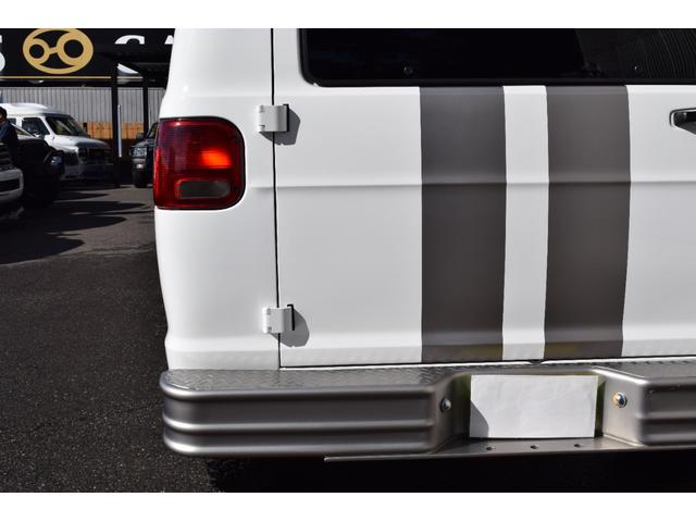 ダッジ・ラム ミディアム 3列シート フルフラットシート リアサイド観音ドア ナビ ETC カスタムグリル クルーズコントロール キーレス 16インチクロームホイール BFグッドリッチホワイトレタータイヤ(14枚目)