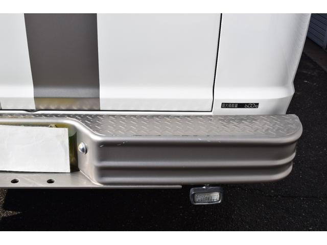 ダッジ・ラム ミディアム 3列シート フルフラットシート リアサイド観音ドア ナビ ETC カスタムグリル クルーズコントロール キーレス 16インチクロームホイール BFグッドリッチホワイトレタータイヤ(17枚目)