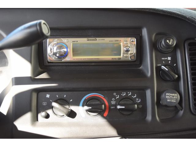 ダッジ・ラム ミディアム 3列シート フルフラットシート リアサイド観音ドア ナビ ETC カスタムグリル クルーズコントロール キーレス 16インチクロームホイール BFグッドリッチホワイトレタータイヤ(22枚目)