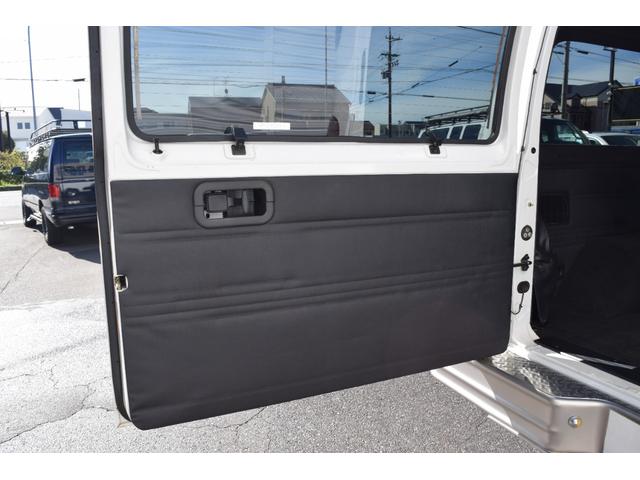 ダッジ・ラム ミディアム 3列シート フルフラットシート リアサイド観音ドア ナビ ETC カスタムグリル クルーズコントロール キーレス 16インチクロームホイール BFグッドリッチホワイトレタータイヤ(32枚目)