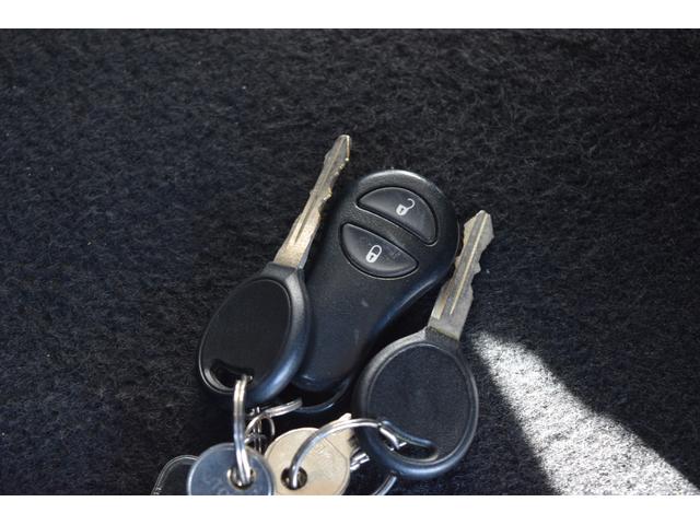 ダッジ・ラム ミディアム 3列シート フルフラットシート リアサイド観音ドア ナビ ETC カスタムグリル クルーズコントロール キーレス 16インチクロームホイール BFグッドリッチホワイトレタータイヤ(44枚目)