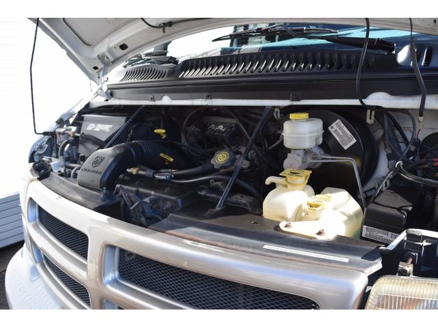 ダッジ・ラム ミディアム 3列シート フルフラットシート リアサイド観音ドア ナビ ETC カスタムグリル クルーズコントロール キーレス 16インチクロームホイール BFグッドリッチホワイトレタータイヤ(54枚目)